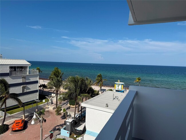 Building Photo - 3111 N Ocean Dr