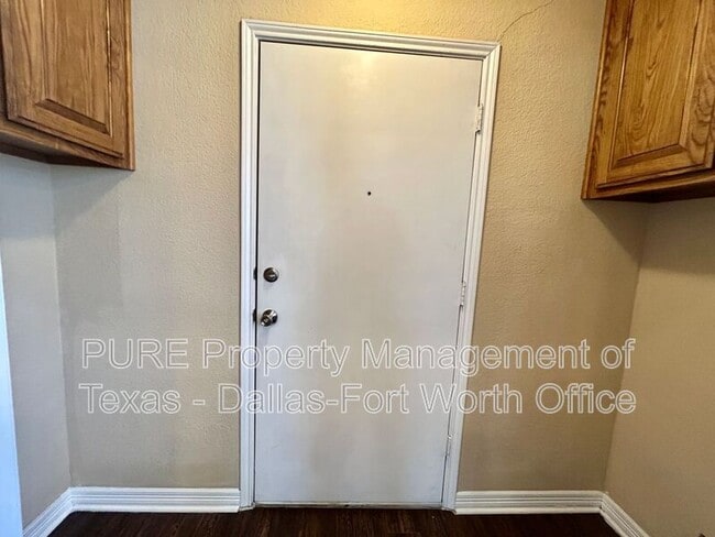 Building Photo - 208 W Franklin Ave