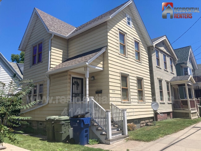 Building Photo - 804 E Brady St