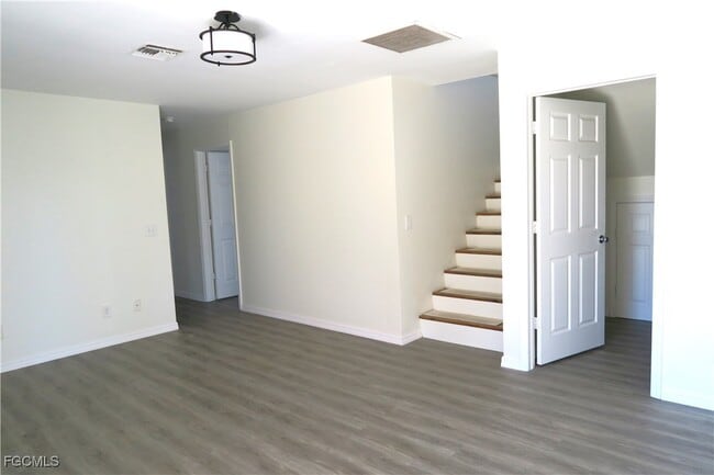 Building Photo - 2309 SE 5th Pl