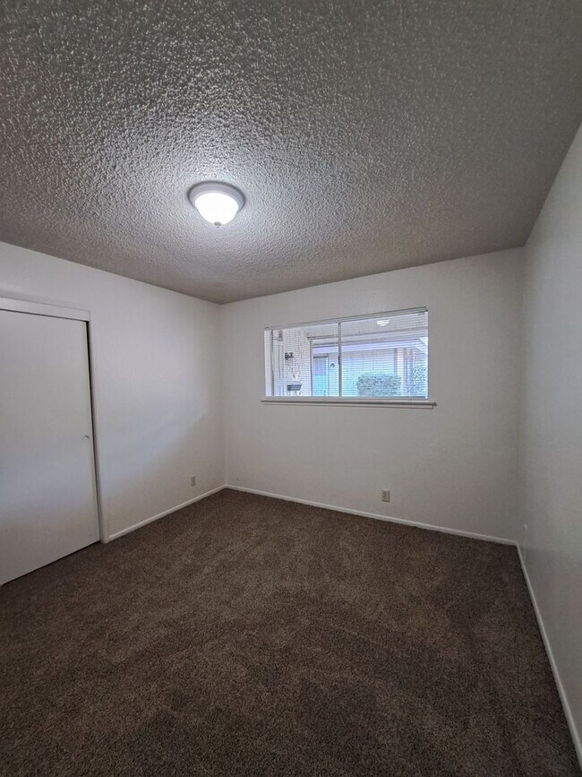 Building Photo - 132-6 Dayton