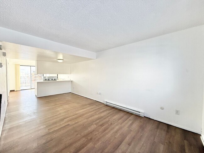 Building Photo - 43 Royal Crest Dr