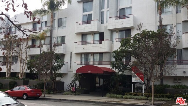 Building Photo - 1325 N Sierra Bonita Ave