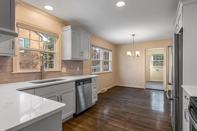 Building Photo - NW, Updated, Wood Floors, SS Appl., Den, Dining Roon, Sun Room, Finished Basement, Fenced!