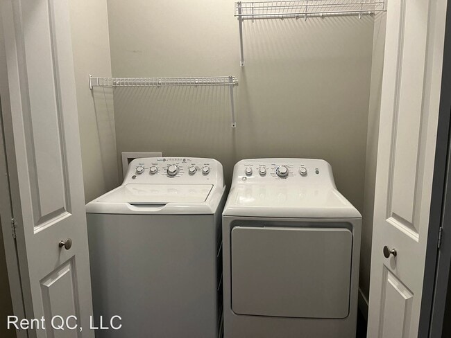 Building Photo - 2 br, 2.5 bath House - 702 Cox Court