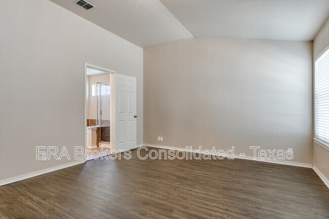 Building Photo - 130 Carmel Dr