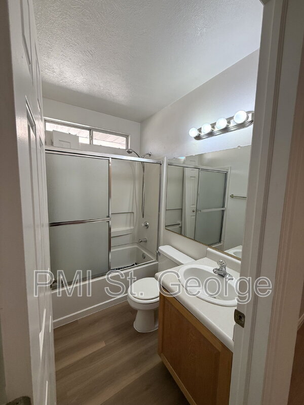 Building Photo - 2605 E 700 N