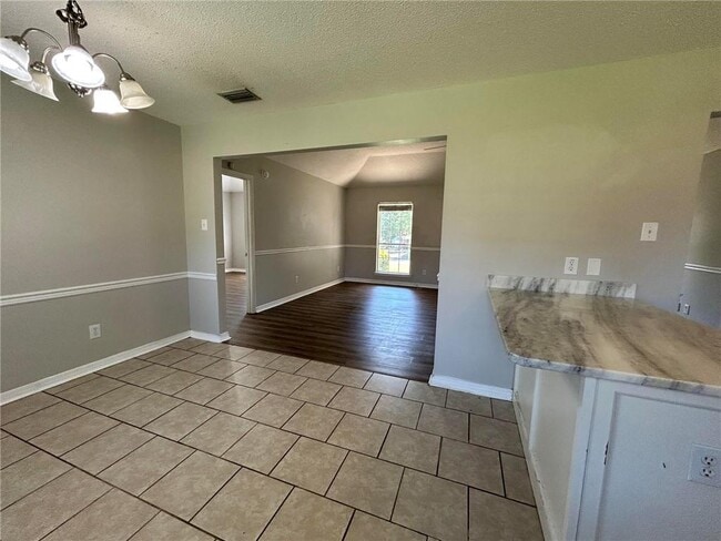 Building Photo - 6626 Woodside Ct E