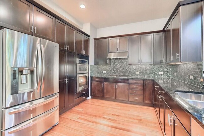 Building Photo - 2421 Rose Ct