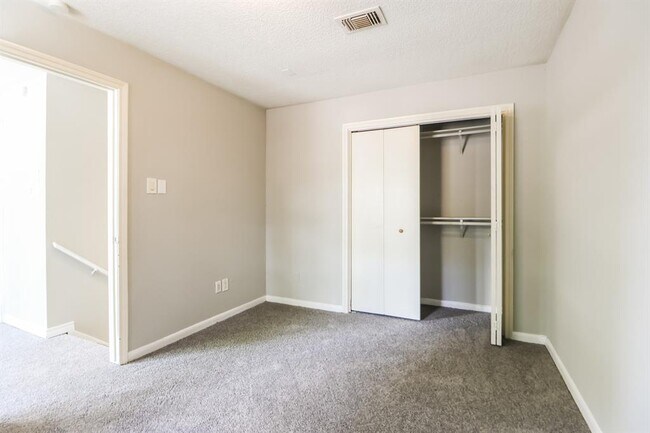 Building Photo - 1607 Bodart Cir