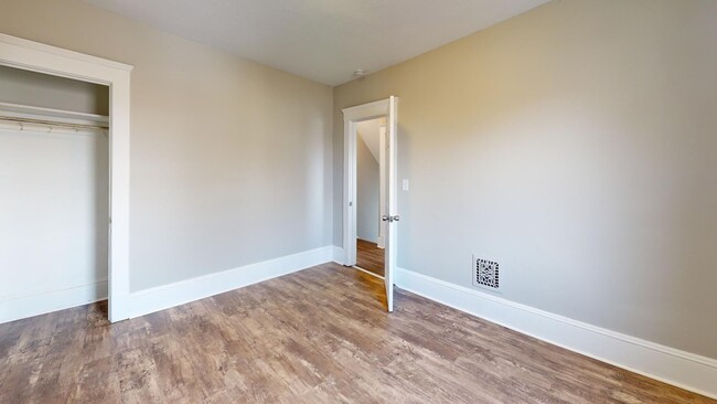 Building Photo - Lease to own! 5 bedroom/1 bath, Old Brooklyn.