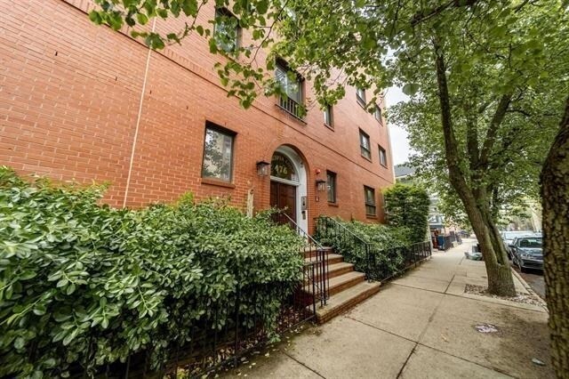 Building Photo - 476 Monmouth St