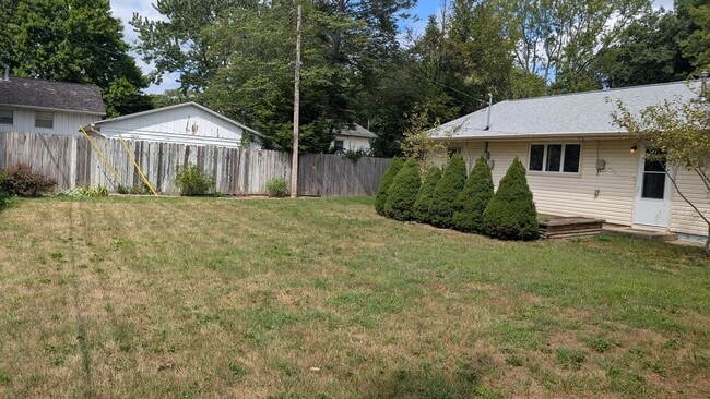 Building Photo - Three-Bedroom Home With Spacious Yard