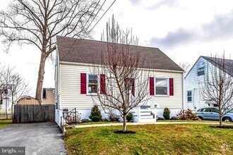 Building Photo - 7909 Aiken Ave