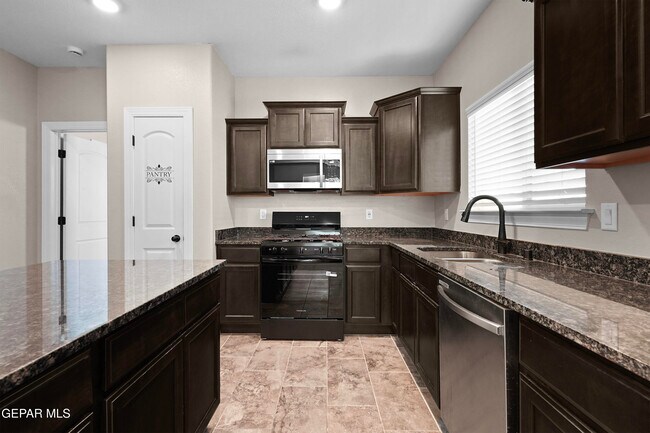 Building Photo - 6021 Hidden Clove Ct