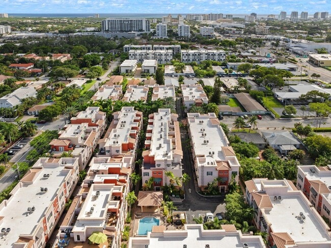 Building Photo - 1033 NE 17th Way