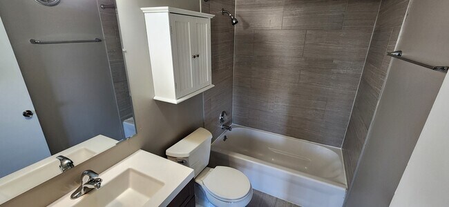 Building Photo - 17544 71st Ave