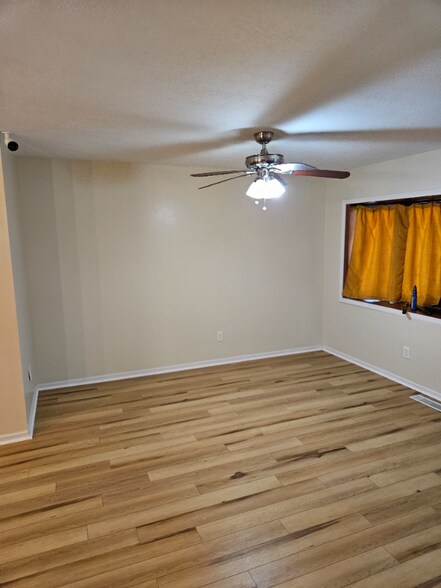 Building Photo - 5635 Roche Dr