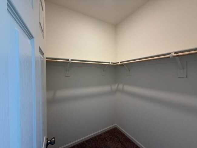 Building Photo - 3 bedroom, 2 bathroom home located in the vibrant community of Madera, CA