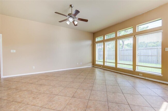 Building Photo - 5615 Stoneridge Ct