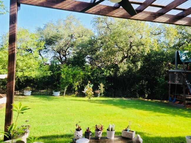 Building Photo - 5524 Allamanda Dr