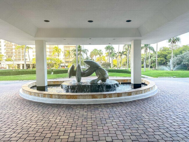 Building Photo - 3420 S Ocean Blvd