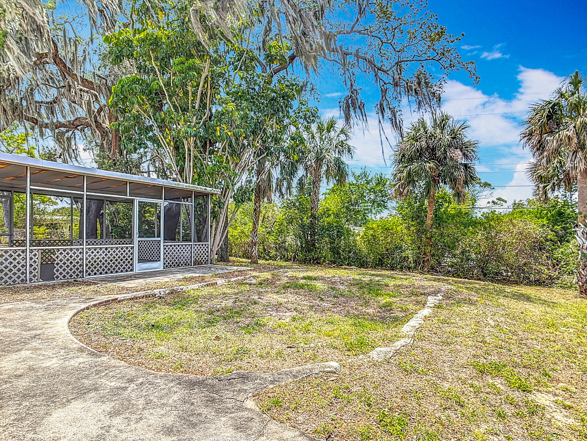 Building Photo - 1590 Hilldale Rd
