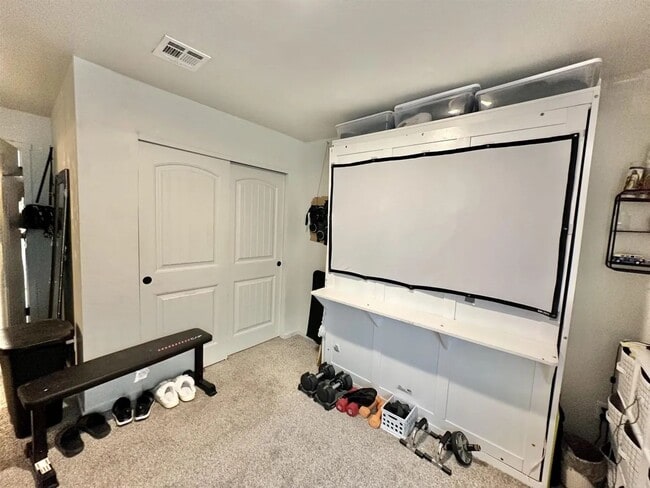 Building Photo - Beautiful 4 Bedroom/3 Bathroom Home