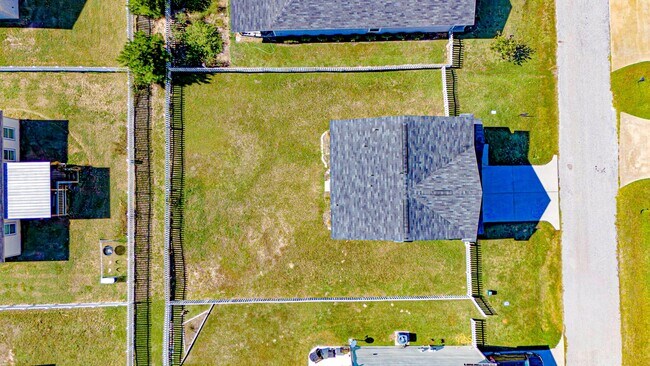 Building Photo - 169 Iris St