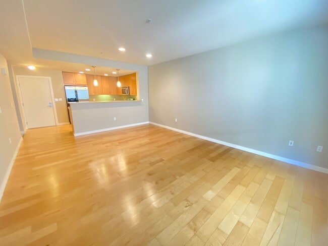 Building Photo - Advent - Low Deposit In-Unit Laundry Condo...
