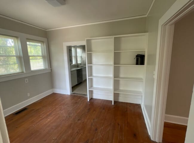 Building Photo - 506 6th Ave N