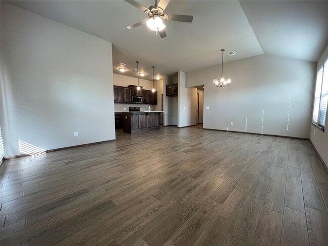 Building Photo - 2033 Sara Vista Dr