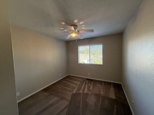 Building Photo - 4-bedroom plus a loft on a court in Escalon!