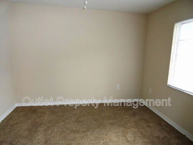 Building Photo - 610 S Lake Formosa Dr