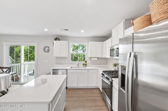 Building Photo - 205 Cyprus Ct