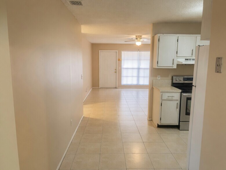 Building Photo - 53 SE Mead Pl