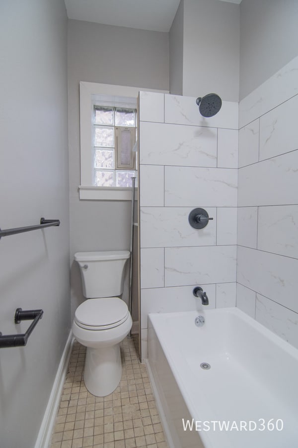 Building Photo - 844 W Lakeside Pl