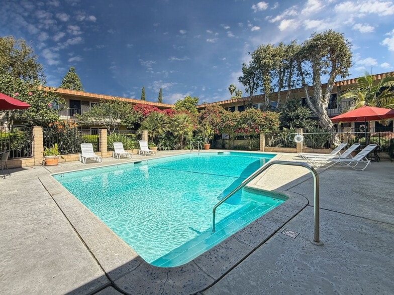 Building Photo - Rancho Monterey