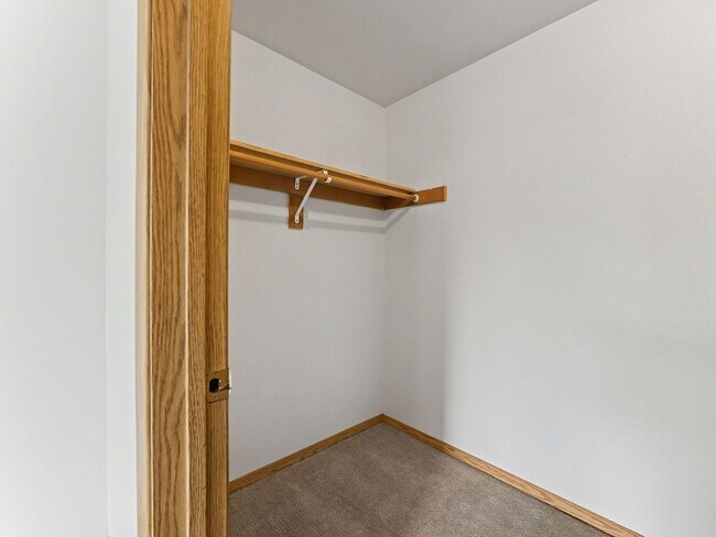 Building Photo - NAVAB02