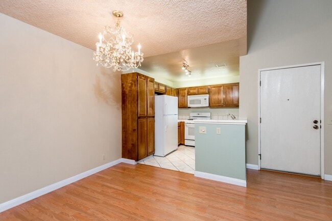 Building Photo - 3651 Knollwood Terrace