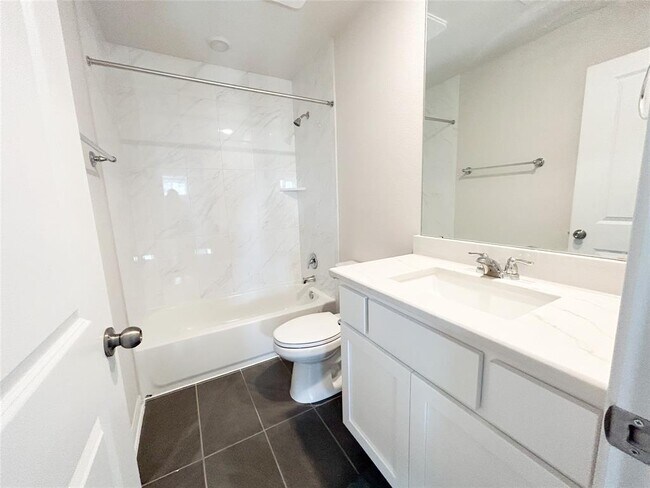 Building Photo - 4620 Modena Bay Bend
