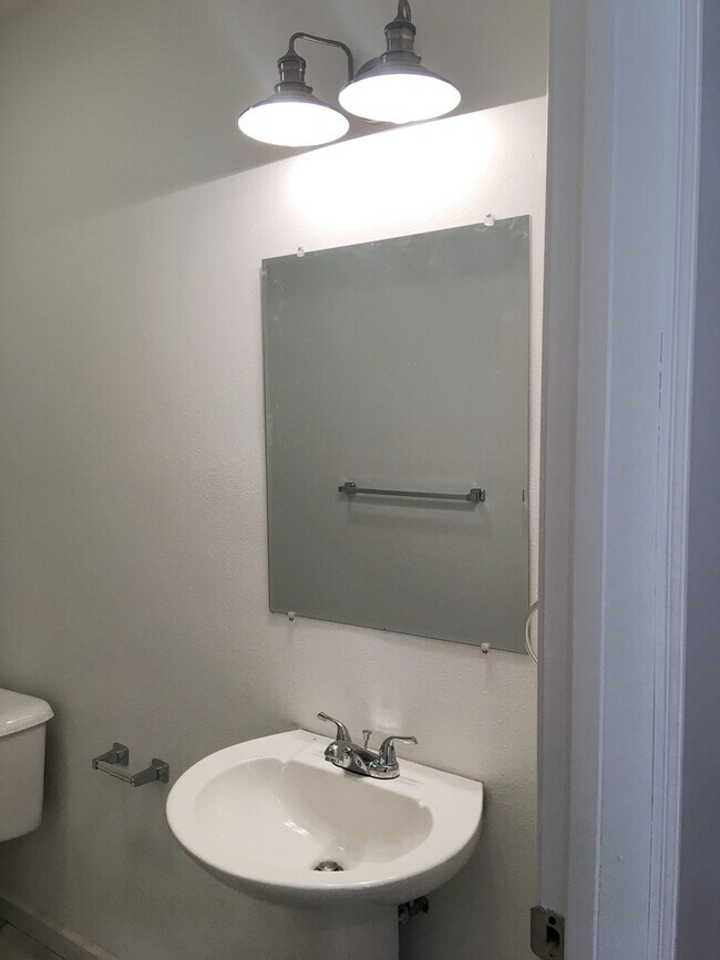 Building Photo - For Rent...2927 Warren Ave, Granite City