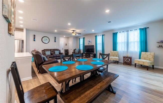 Building Photo - 2440 Berryville Ln