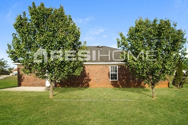 Building Photo - 18347 Upland Trail