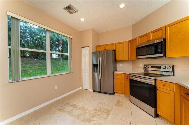 Building Photo - 806 SW Rocky Bayou Terrace