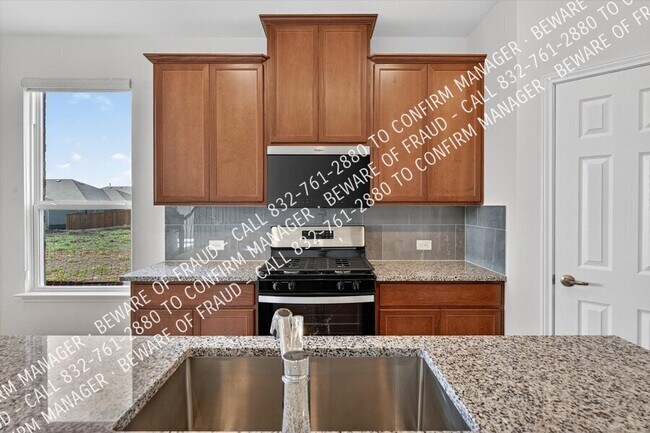 Building Photo - 707 Windhaven Dr