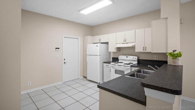 Building Photo - 3636 San Simeon Cir