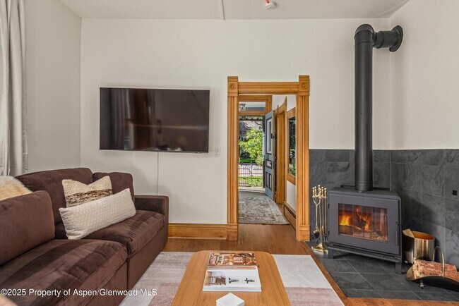 Building Photo - 500 W Francis St