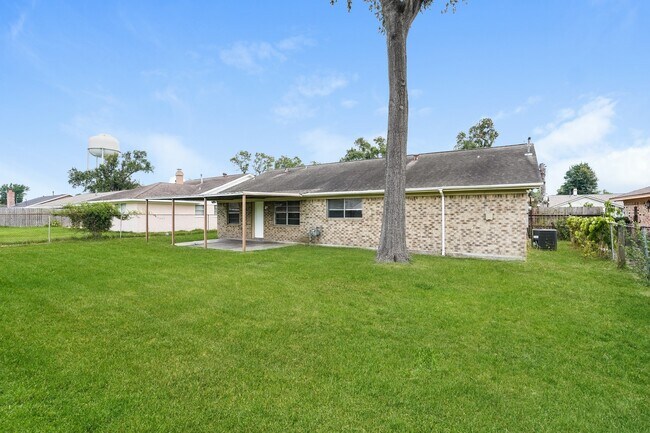 Building Photo - 13914 Duncannon Dr
