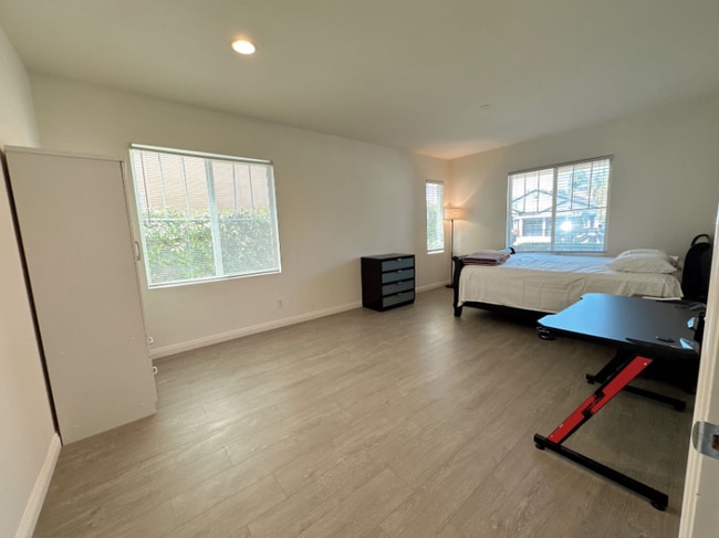 Building Photo - 13703 Turf Paradise St